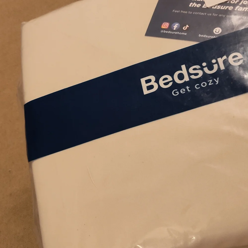 NWT! Bedsure Essentials Cream Duvet Cover Set